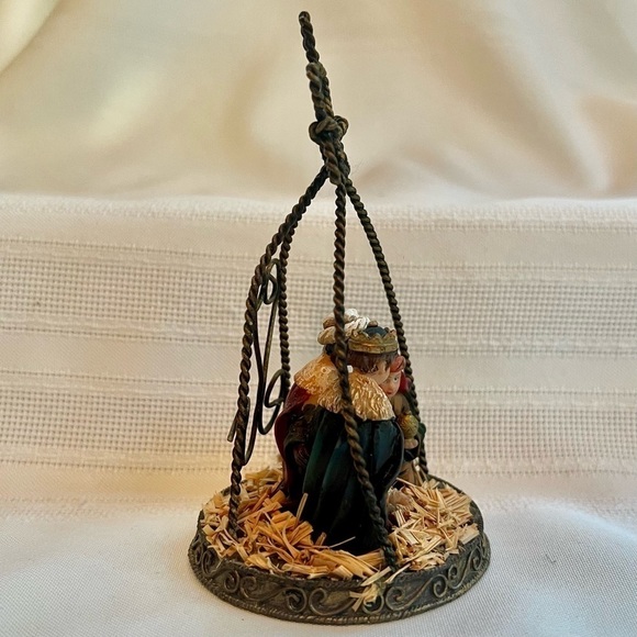 Nativity Three Wise Men Magi Baby Jesus in Manager Figurine EUC - Picture 4 of 9